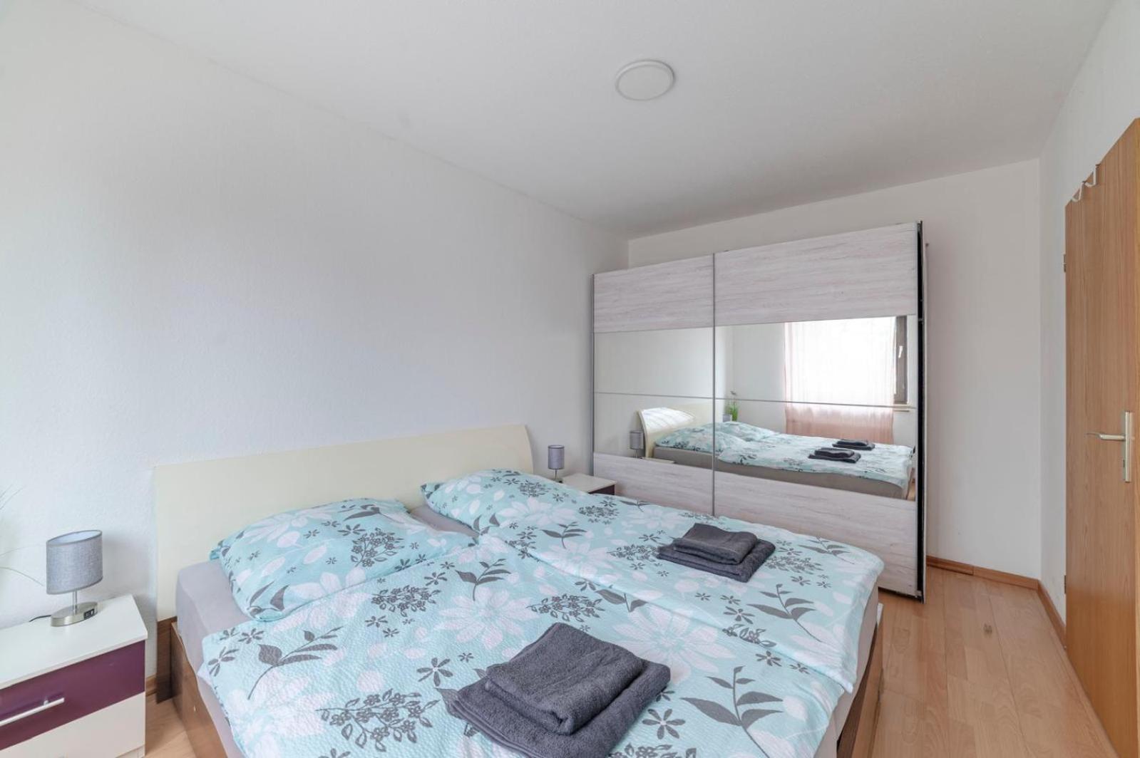 Schoene, Moeblierte Wohnung Mit Balkon Und Tiefgarage Düsseldorf Exterior foto