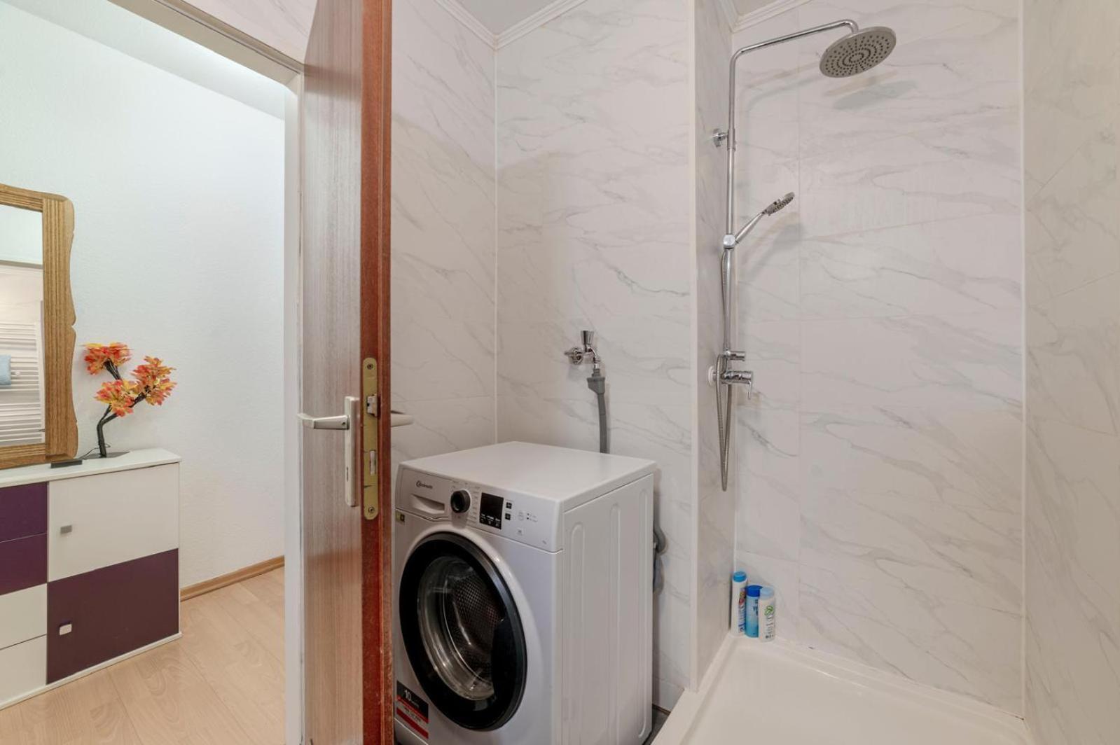 Schoene, Moeblierte Wohnung Mit Balkon Und Tiefgarage Düsseldorf Exterior foto
