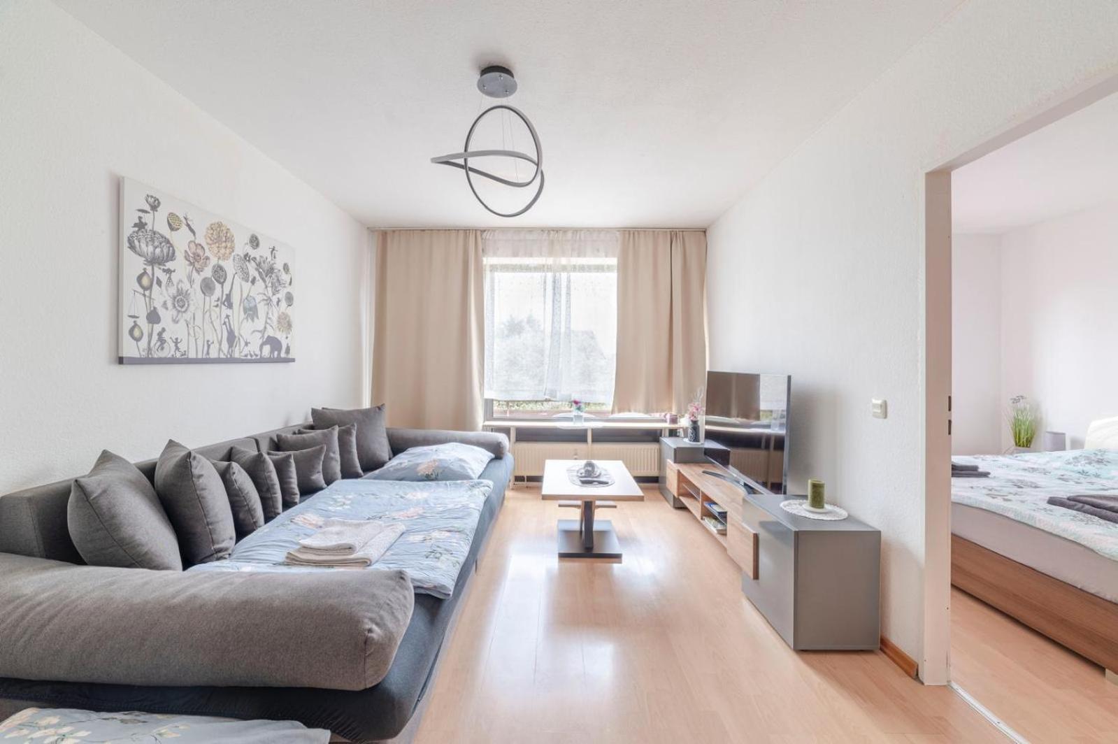 Schoene, Moeblierte Wohnung Mit Balkon Und Tiefgarage Düsseldorf Exterior foto